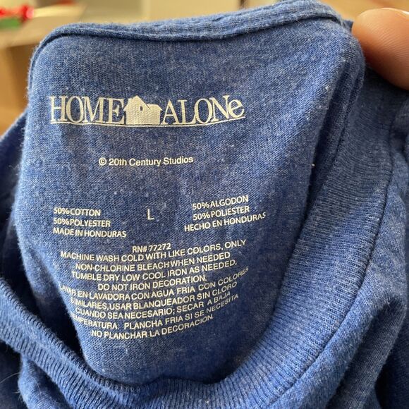 Home Alone “Happy Holidays Wet Bandits” Christmas Blue T Shirt Size Large - Picture 6 of 6